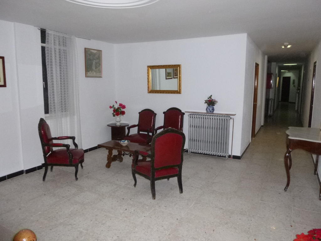 Hostal Americano Madrid Dış mekan fotoğraf
